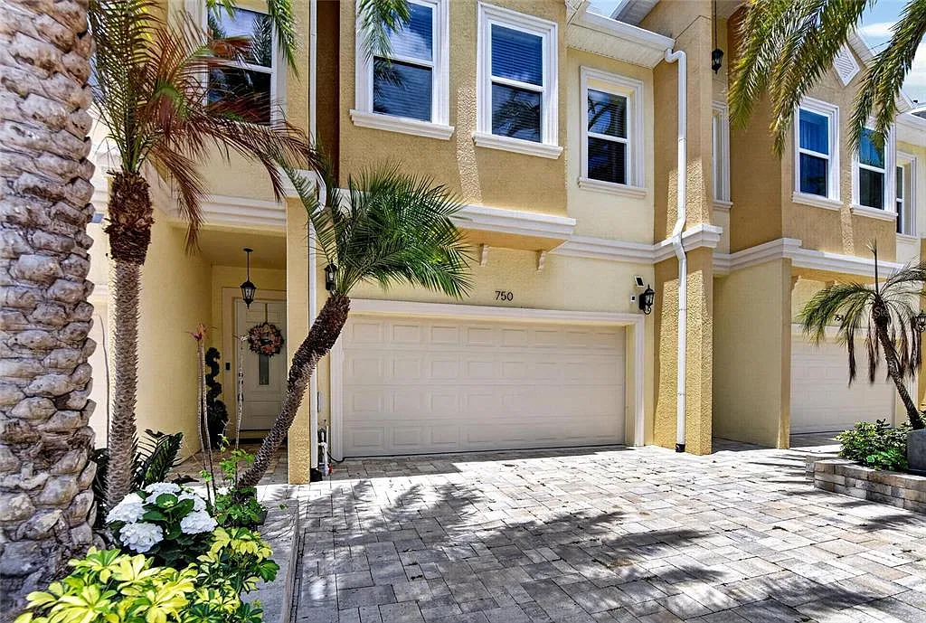 3 bed, 2.5 bath, 2230 sqft, $3,350 — Photo 2
