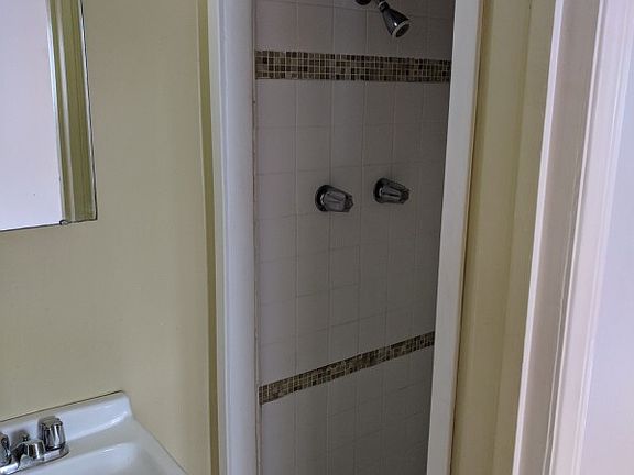 4th image of 553 Grand Blvd Floor 1