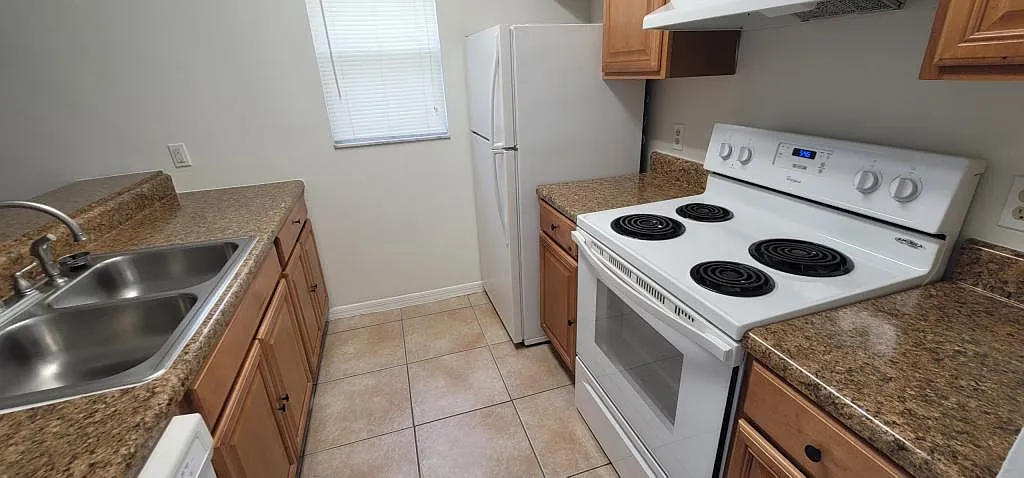 3492 Fox Hollow Dr — Photo 2