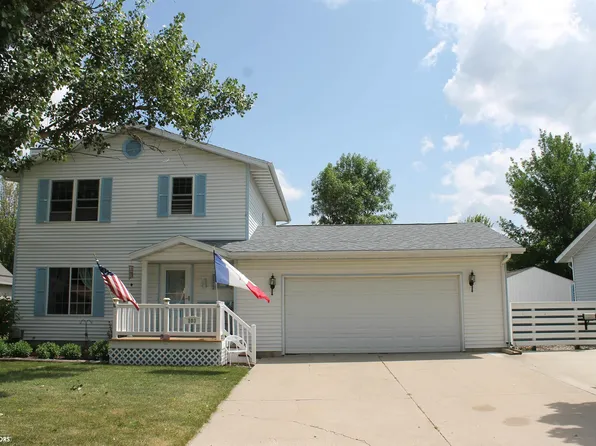103 Lawnsdale Ct, Forest City, IA 50436