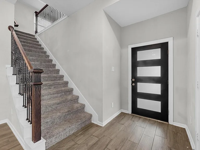 731 Lacebark Elm Trl — Photo 4