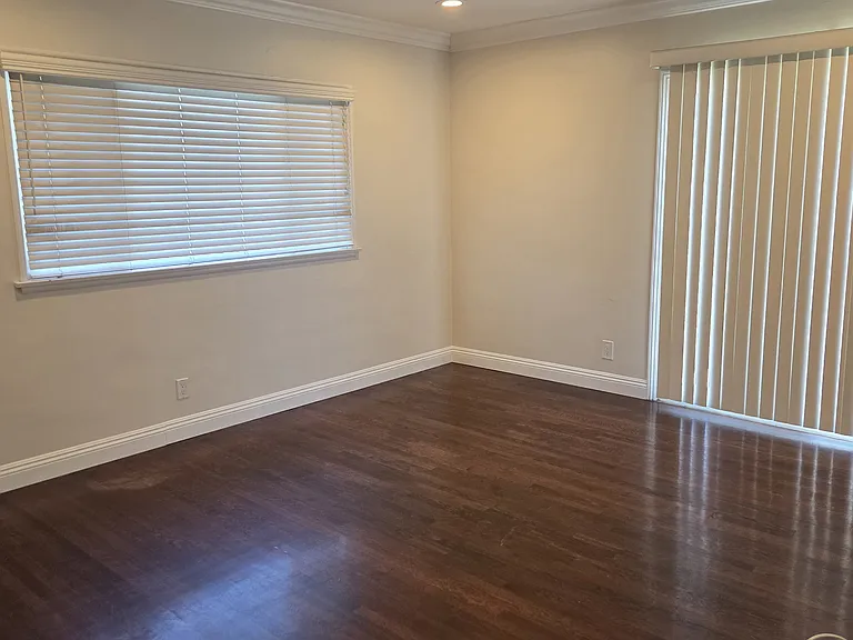 2620 W Arbor Vitae St — Photo 10