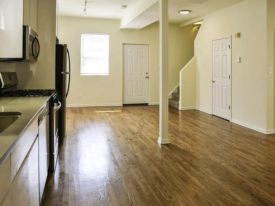 2438 N Ashland Ave #1