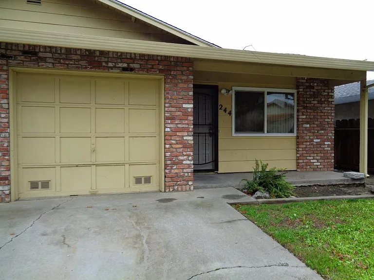 244 W Alexander Ave — Photo 3
