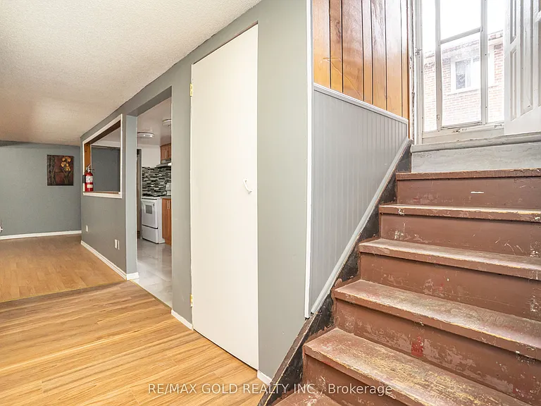 24 Bingham Rd — Photo 3