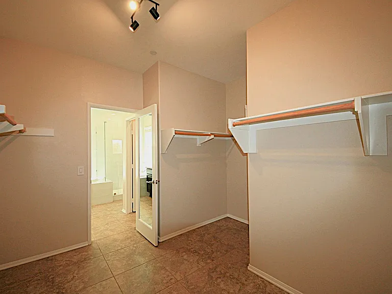 19122 Graham Ln — Photo 41
