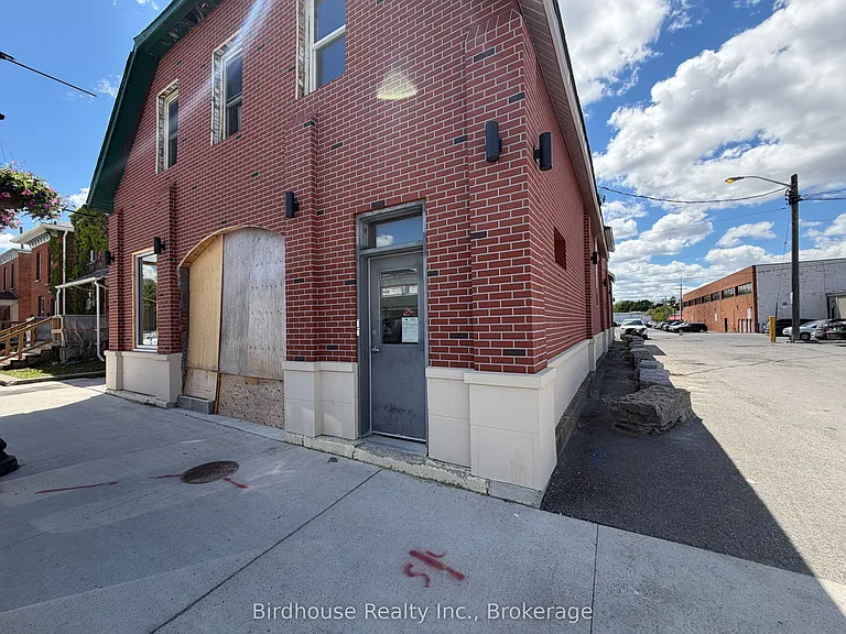 19 Cambridge St S #1 — Photo 14