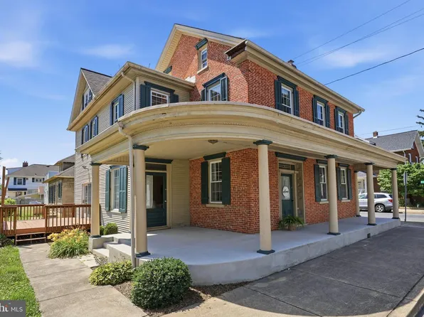 222 Mount Joy St, Mount Joy, PA 17552