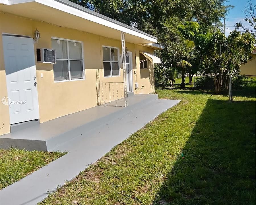 1st image of 430 NE 173rd St #432