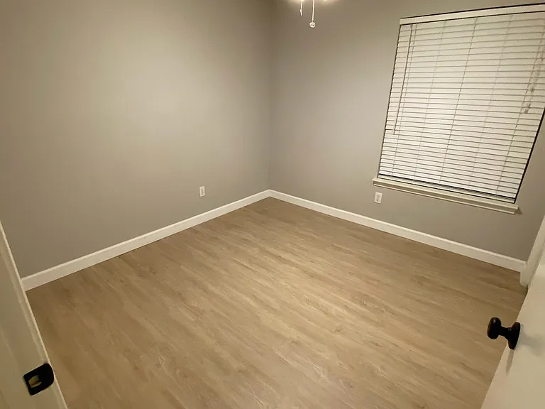 8443 Lake Crystal Dr — Photo 15