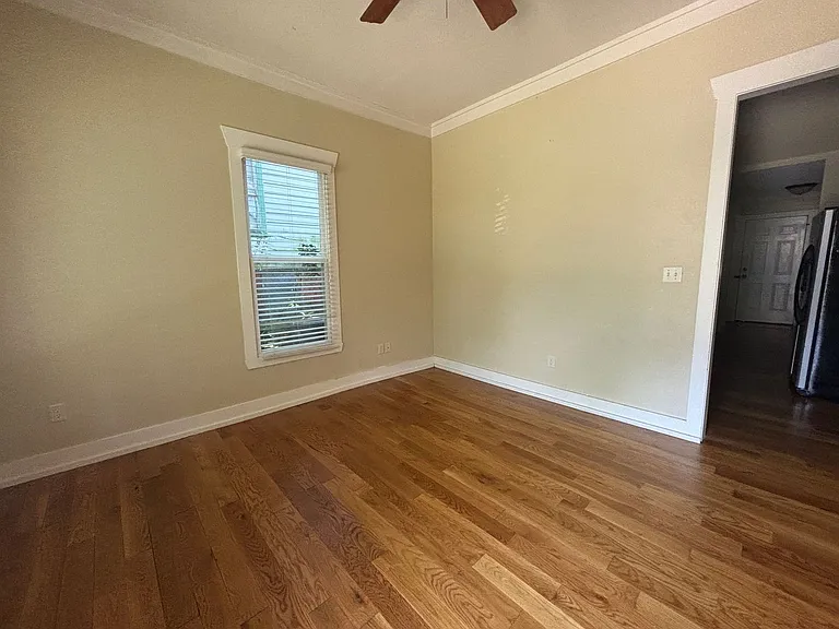 320 S Oak St — Photo 5