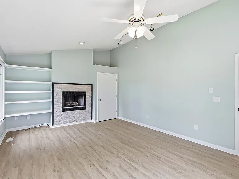 304 Lord Granville Dr — Photo 6