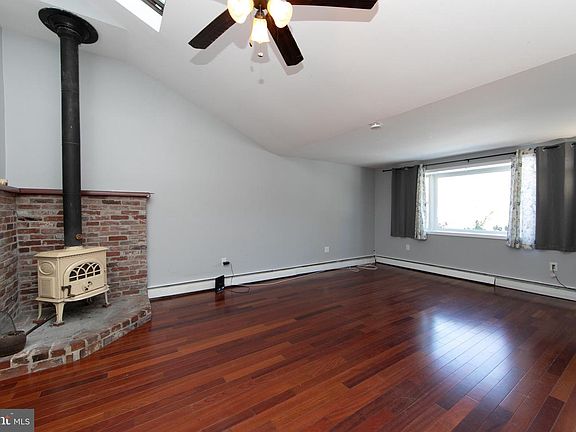 5th image of 22 Richter Rd