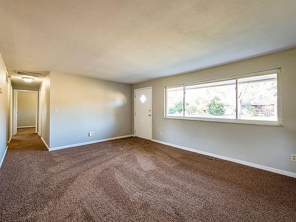 5th image of 4821 Haplin Dr
