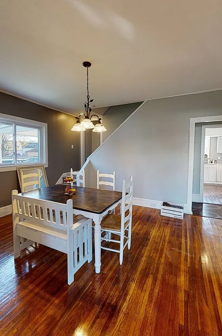 5Br 2Bath! Huge Deck Fully Renovated — Photo 1