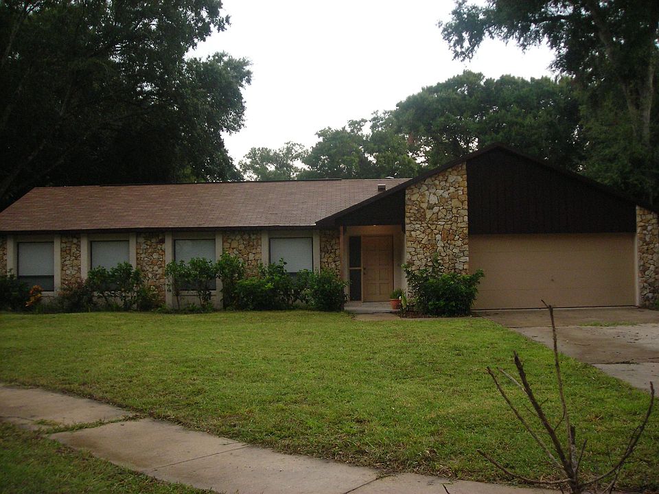 Pool home on cul-de-sac in hidden neighborhood.