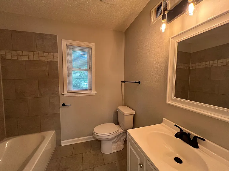 3800 Windcrest Rd — Photo 7