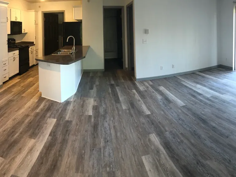 Senate Place Apartments — Photo 33