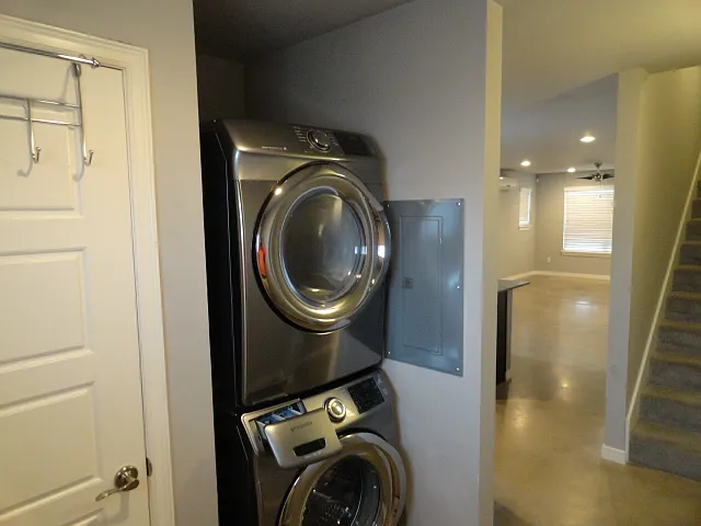 2 bed, 1.5 bath, 1300 sqft, $1,550 — Photo 4