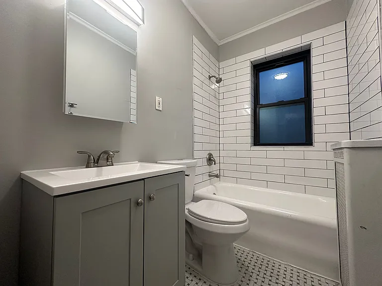 910 Judson — Photo 11