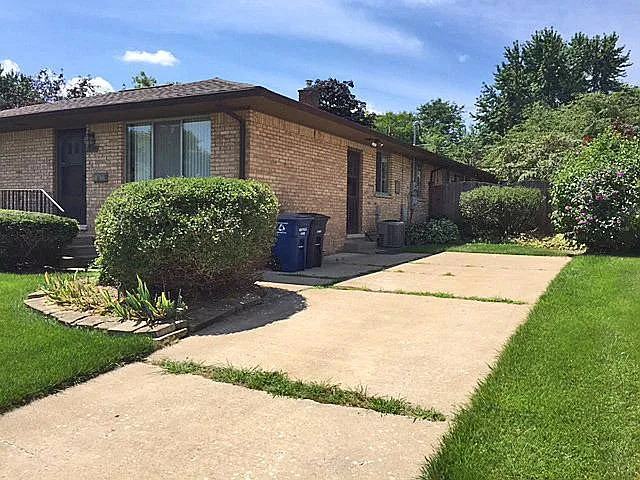 1640 Greenview Dr — Photo 7