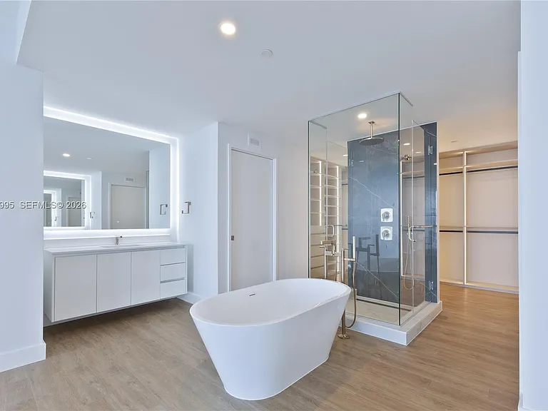 700 NE 24th St #5402 — Photo 43