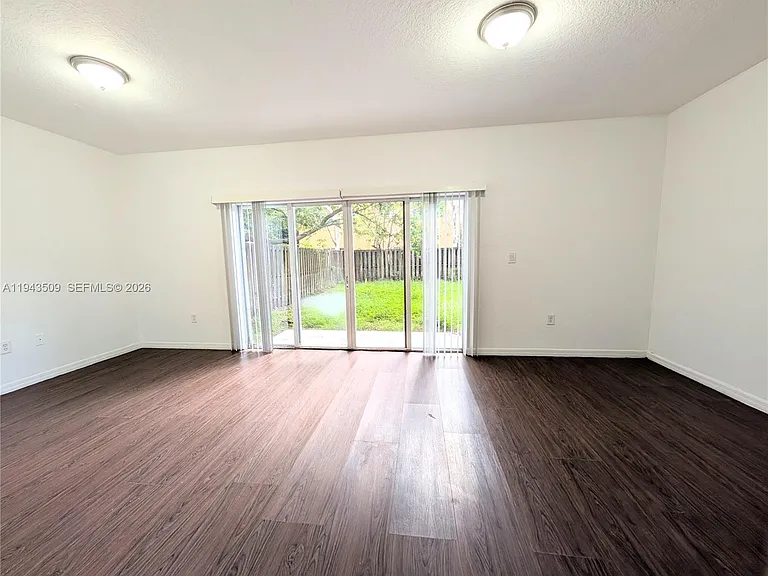 825 SW 6th Pl — Photo 6