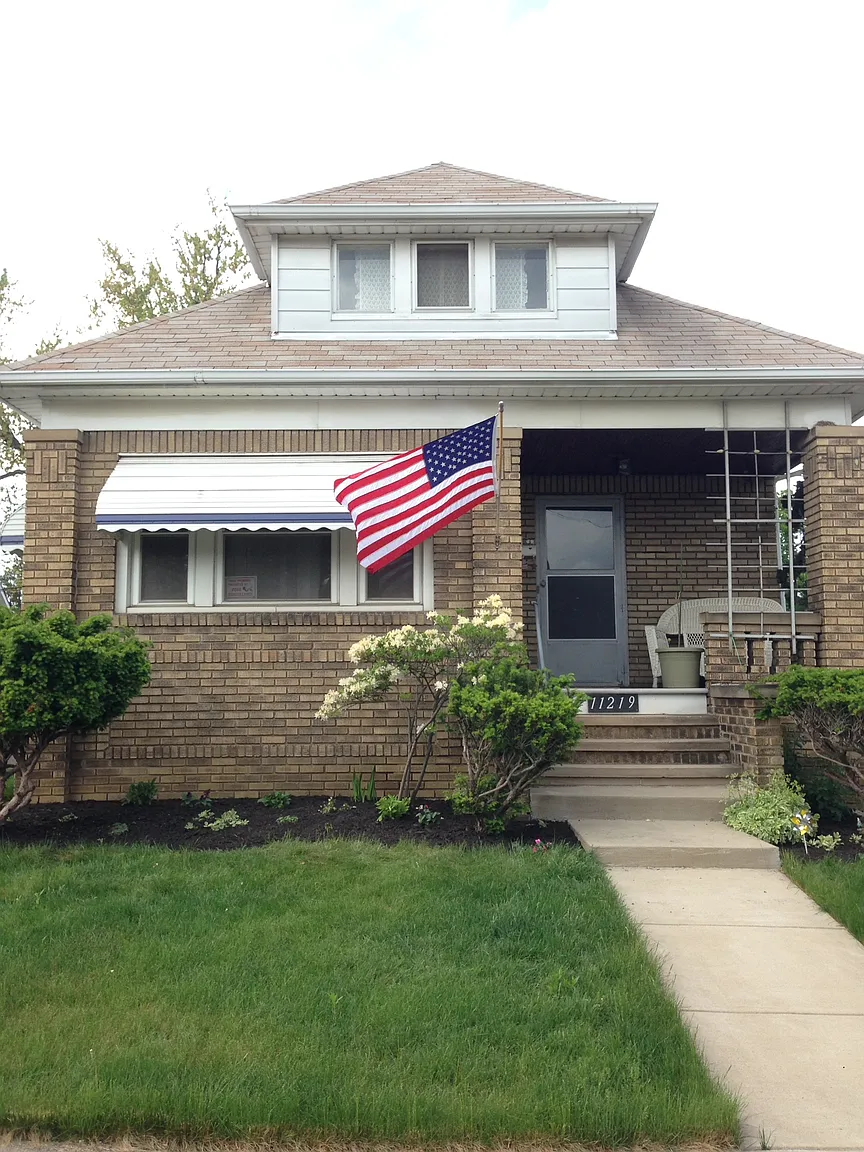11219 Vernon Ave photo 1