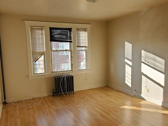 5th image of 375 S Broadway