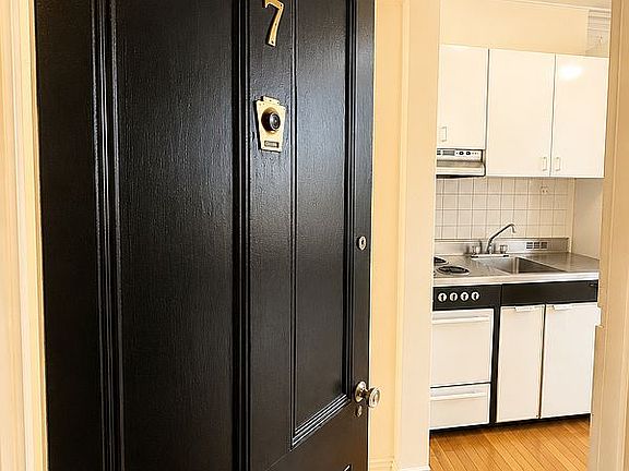 3rd image of 132 Remsen St APT 7
