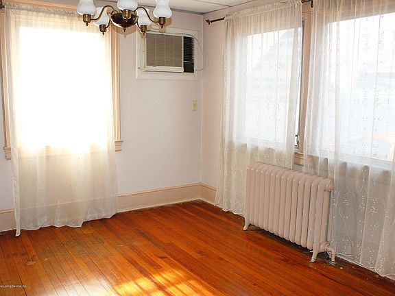 5th image of 134 Beach Ave