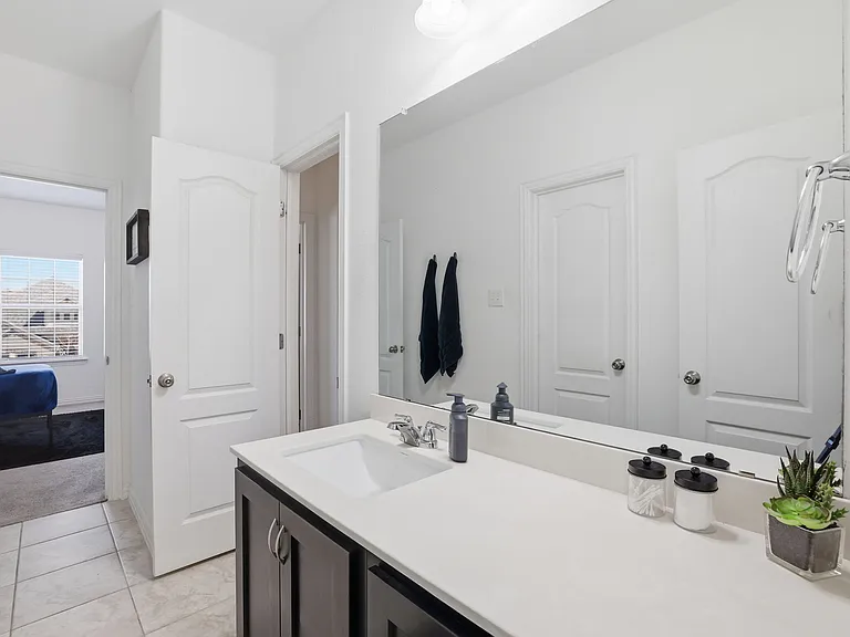 5613 Breezy Dr — Photo 10