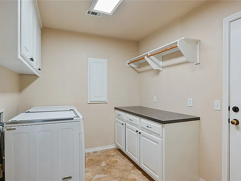 2214 Brougham Pl — Photo 2