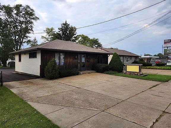 2nd image of 936 W 38th St