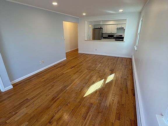 4th image of 414A W Market St
