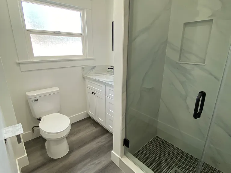 301 E Franklin Ave — Photo 18