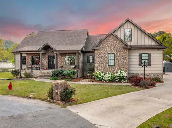 311 Camden Cove Point, Gadsden, AL 35903