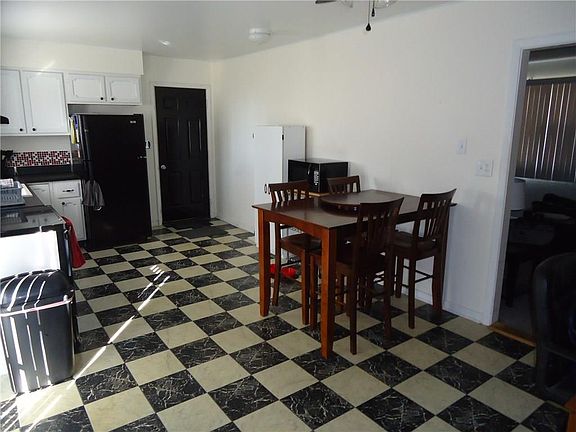 5th image of 402 S West St