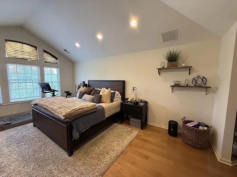 115 Crown Ct — Photo 10