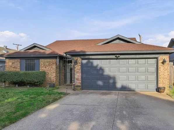 617 Cross Ridge Cir N, Fort Worth, TX 76120
