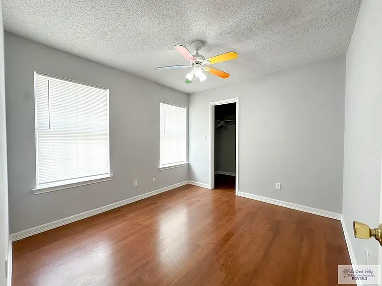 1013 Champlain Dr — Photo 13