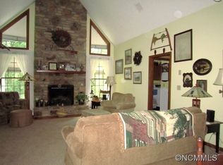 1 Kyles Creek Ln, Hendersonville, NC 28792