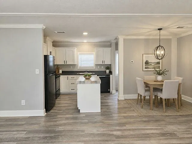 3 bed, 1040 sqft, $1,985 — Photo 3