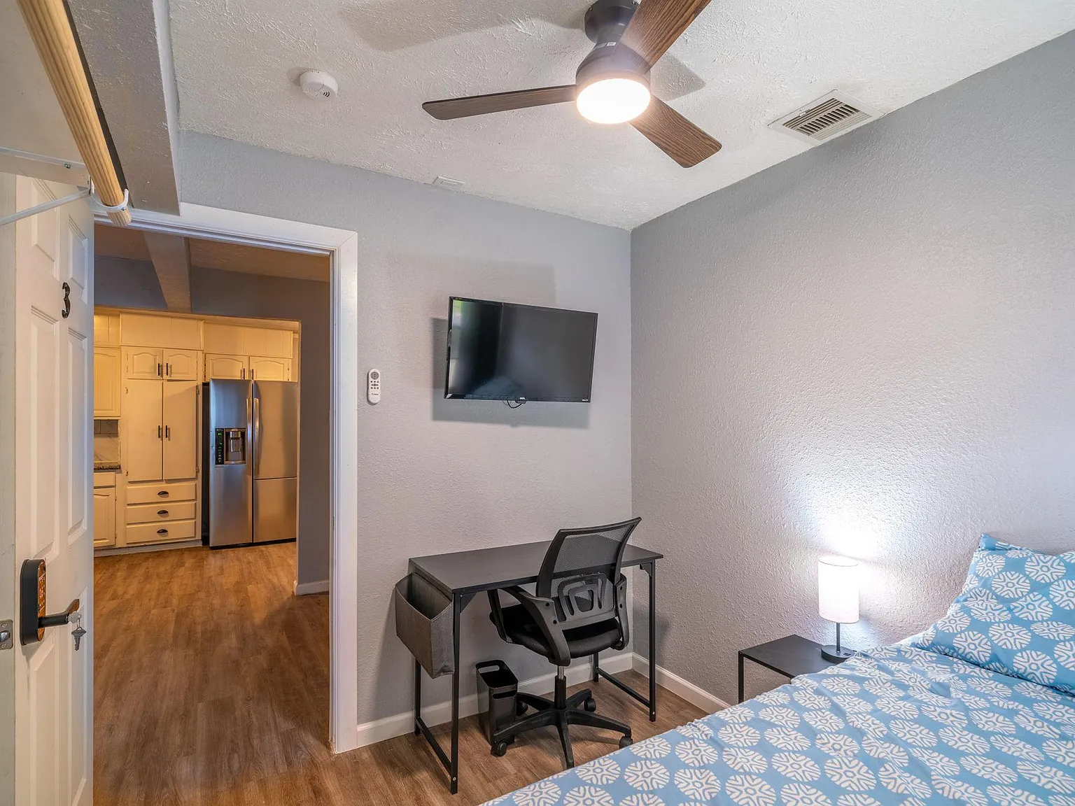 4 bed, 3.0 bath, 1978 sqft, $724 — Photo 2