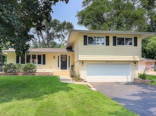 26W554 Jewell Rd, Winfield, IL 60190