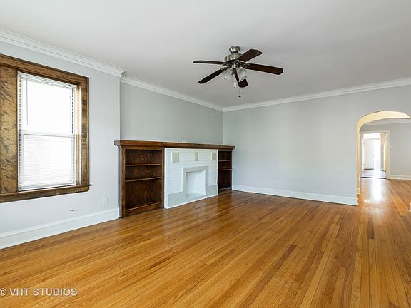 3rd image of 5747 N Artesian Ave