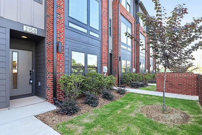 2158 N Graham St — Photo 3