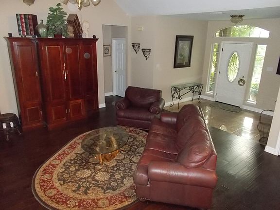 4th image of 301 Woodland Trl