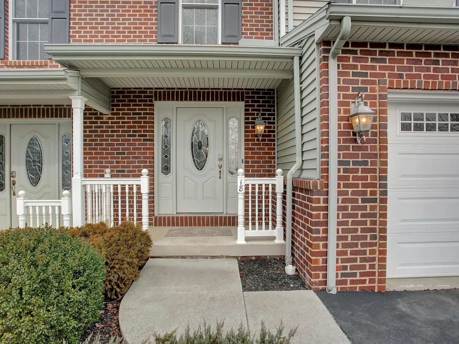 3 bed, 2.5 bath, 1840 sqft, $2,100 — Photo 2