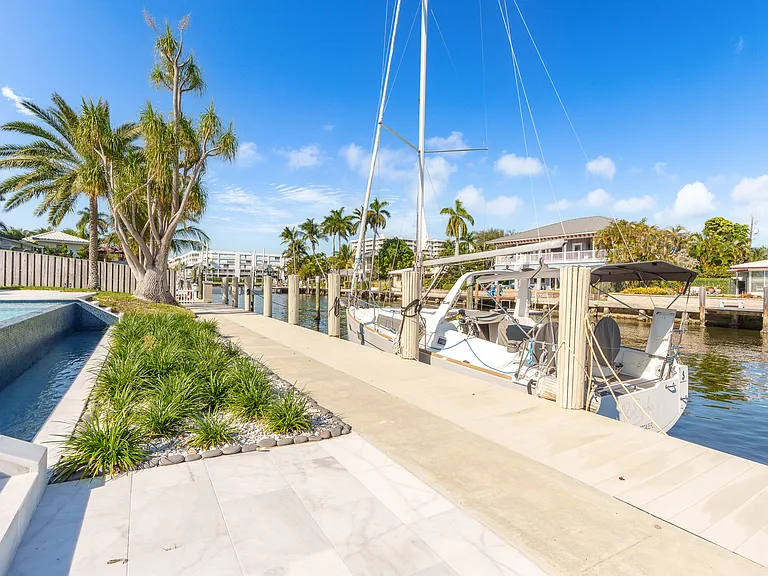 273 Tropic Dr — Photo 7